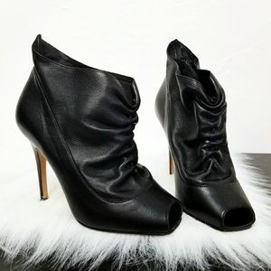 ᴍᴀɴᴏʟᴏ ʙʟᴀʜɴɪᴋ | black leather booties